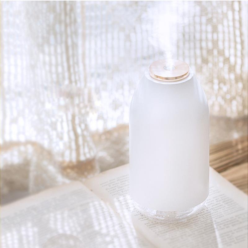 Decorative spa humidifier lamp in white