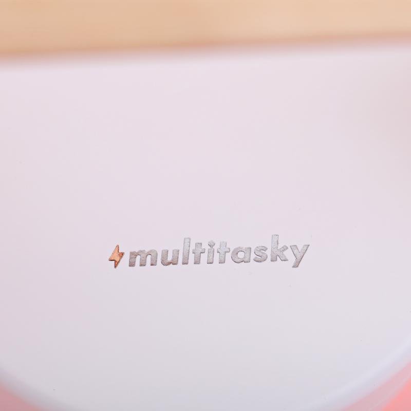The collapsible lantern lamp with a text "multitasky"